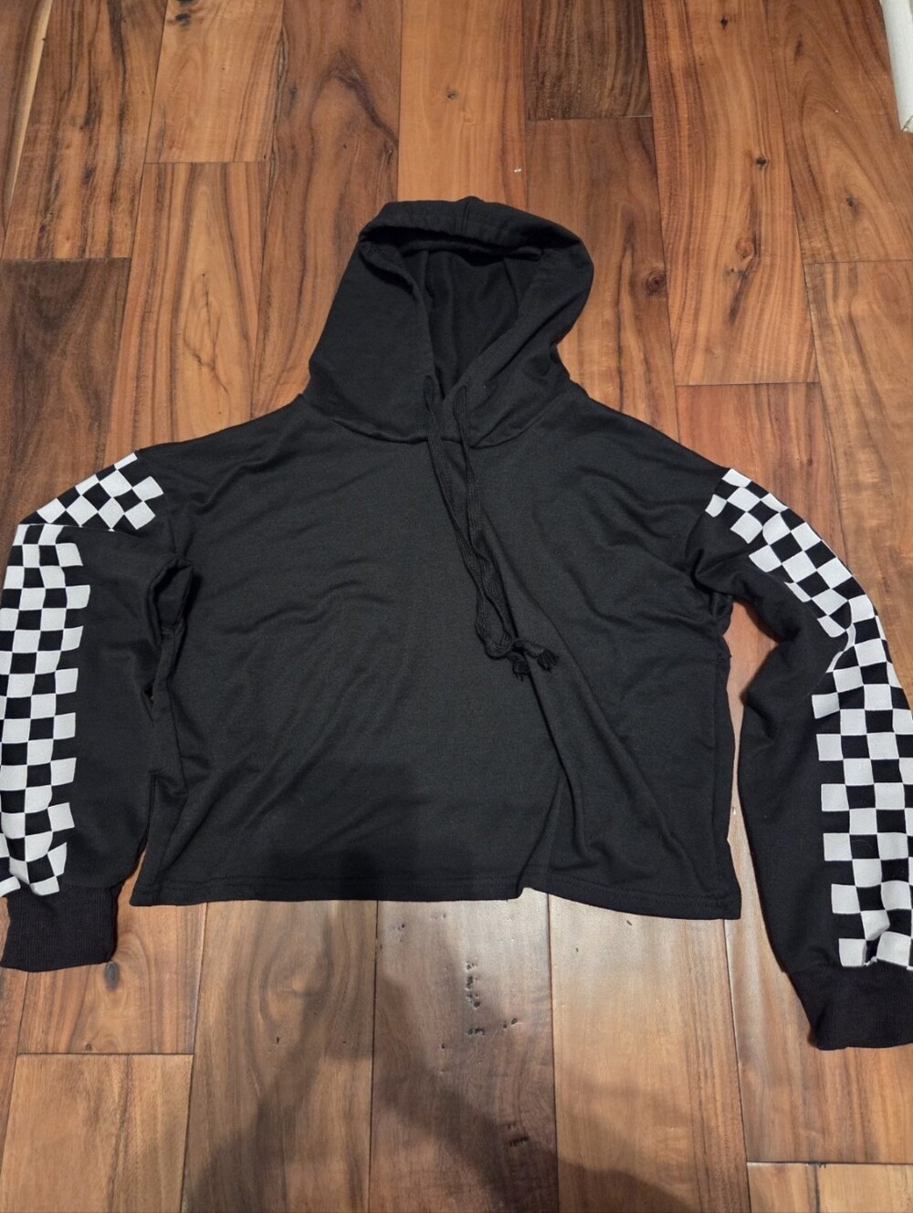 Zaprada Black Cropped Checkerboard Sleeve Hoodie